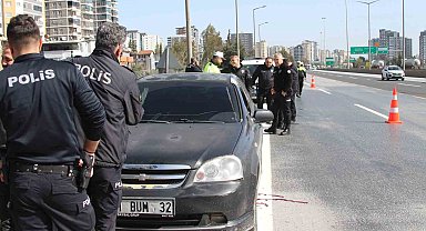 Otoyolda araç içinde sır ölüm: Başından tüfekle vurulmuş halde bulundu