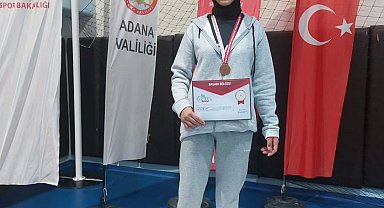 Özalplı öğrenci bilek güreşinde Türkiye üçüncüsü oldu