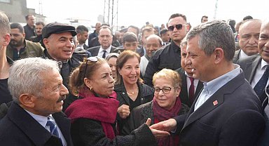 Özgür Özel Nurdağı'nda depremzedelerle bir araya geldi