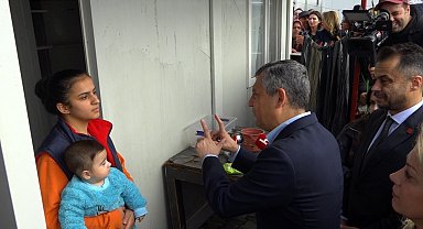 Özgür Özel Osmaniye'de depremzedelerle bir araya geldi