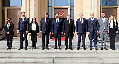 Öztürkler: "Anavatanla kopmaz bağlarımız her türlü tehlikeye karşı güç vermeye devam edecek"