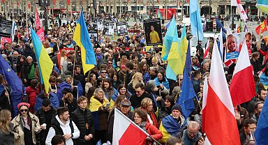 Paris'te Ukrayna'ya destek yürüyüşü