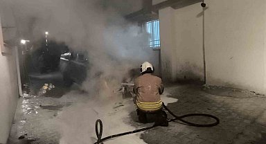 Park halindeki otomobil alevlere teslim oldu