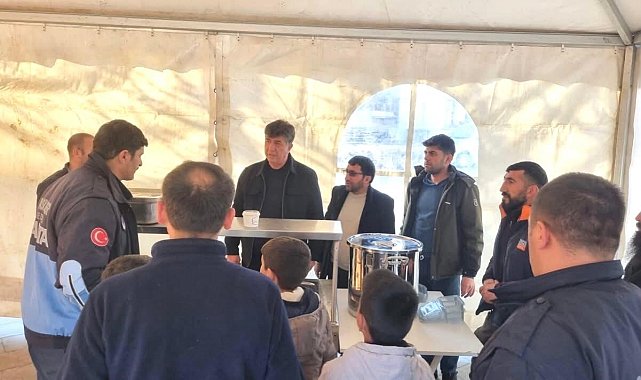 Pasinler Belediyesi'nden vatandaşa sıcak yemek ikramı