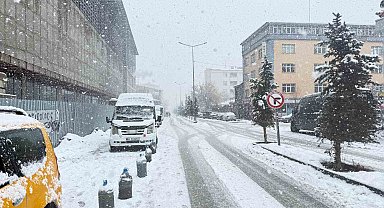 Patnos'ta kar yağışı etkisini sürdürüyor