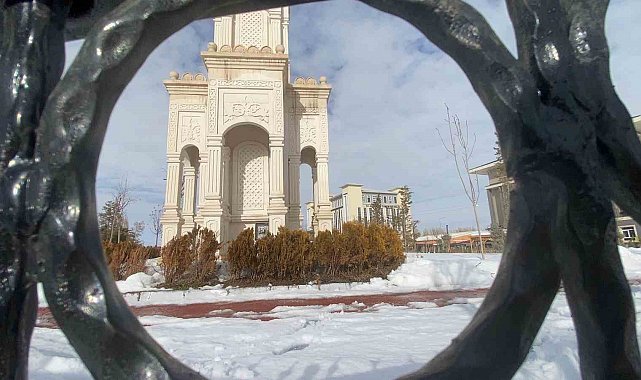 Patnos'ta muhteşem kar yağışı manzarası