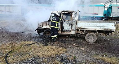 Payas'ta kamyonet alevlere teslim oldu