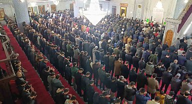 Peygamberler şehri Şanlıurfa'da Berat Kandili coşkusu