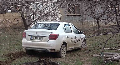 Polisin "dur" ihtarına uymayan şüpheliler aracı bırakıp kaçtı