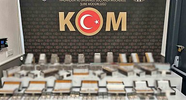 Polisten işyeri ve depoya kaçak makaron baskını