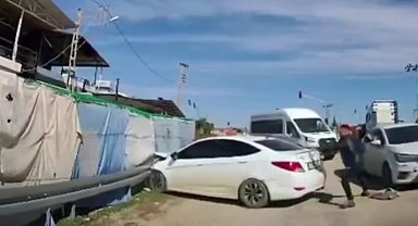 Polisten kaçan insan tacirinin kaza yaptığı operasyonda 10 göçmen yakalandı