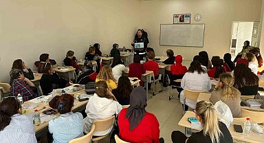 Polisten vatandaşlara uyuşturucuyla mücadele eğitimi