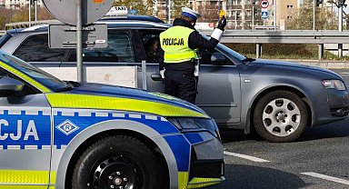 Polonya'da denetim yapan polis ile çevirdiği sürücü uyuşturucu etkisi altında çıktı
