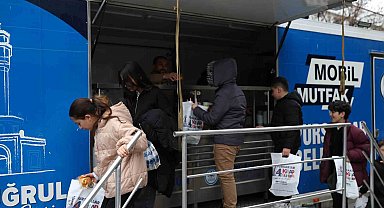 Pursaklar 4.Kitap Günleri'nde vatandaşlara çorba ikramı