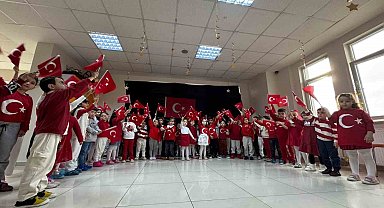 Pursaklar'da bulunan okullarda 'Bayrak Sevgisi' etkinlikleri
