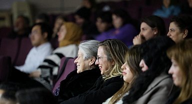 "Git Başımdan" oyunu sanatseverlerle buluştu