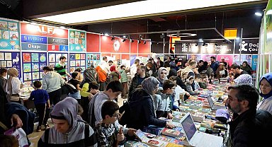 "Sakarya Çocuk Edebiyatı Fuarı" hafta sonu yoğun ilgi gördü