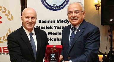 "Yılın Vizyoner Devlet Adamı ve Yerel Yönetici Onur Ödülü" Başkan Güler'in