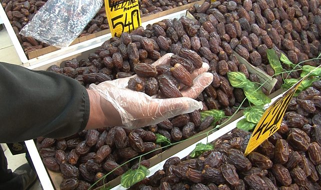 Ramazan Ayı'nın yaklaşmasıyla hurma ve helva satışları yoğunlaştı