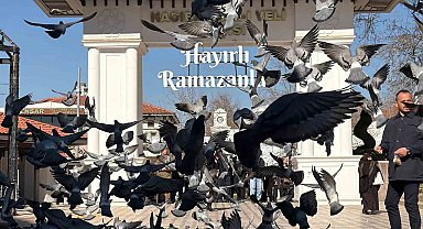 Ramazan ayının ilk cumasında Hacı Bayram Veli Camii doldu taştı