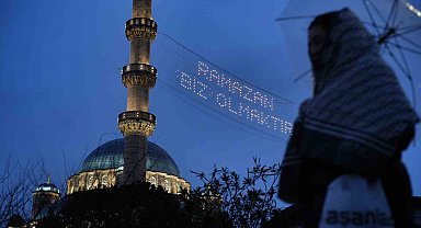 Ramazan ayının müjdecisi mahyalar yanmaya başladı