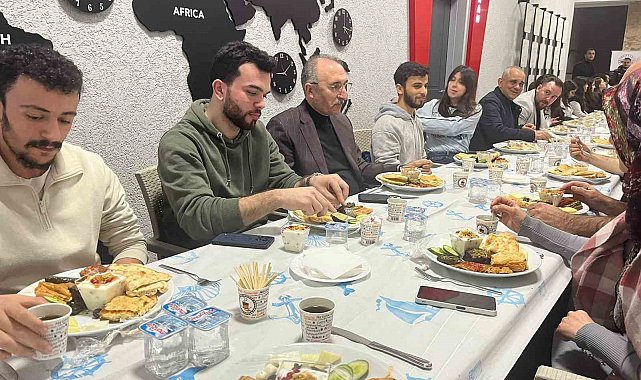 Rektör Göktaş, çalışan öğrencilerle sahurda buluştu