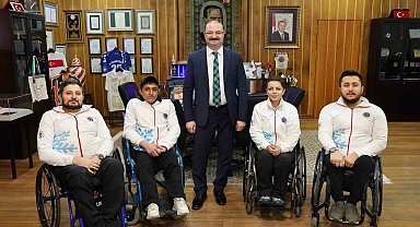 Rektör Hacımüftüoğlu, Milli takıma seçilen özel sporcuları misafir etti