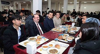 Rektör Hacımüftüoğlu öğrencilerle iftar sofrasında buluştu