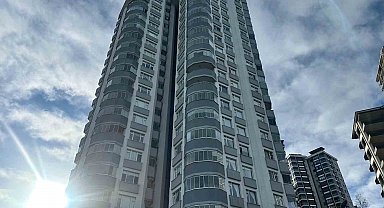 Rize'de binanın 10. katından düşen akademisyen yaşamını yitirdi