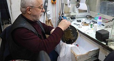 Saat sevdasından yurt dışı eğitimini bıraktı: Yıllardır zamana sevgiyle ayar veriyor