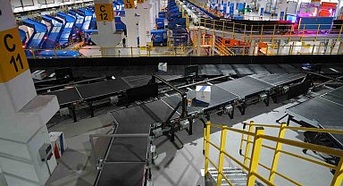 Saatte 25 bin kargo, insan eli değmeden bir araçtan diğerine yükleniyor