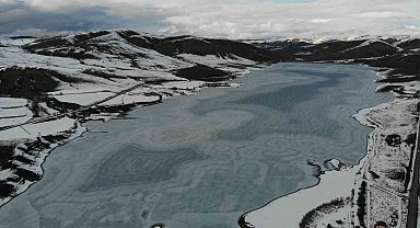 Sadak Baraj Gölü buz tuttu