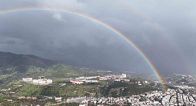 Sağanak sonrası gökkuşağı Aydın'ı sardı