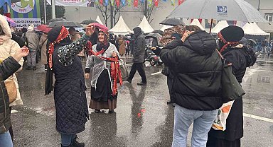 Sağanak yağışa aldırış etmeyen Ümraniyeliler Hamsi Festivali'nde buluştu