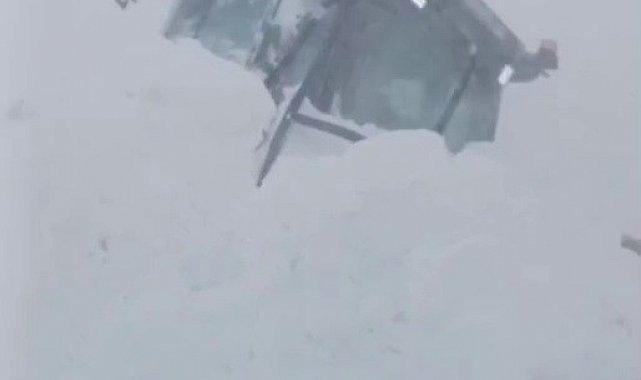 Sahara Geçidi'nde çığ: Kurtarma ekipleri de mahsur kaldı