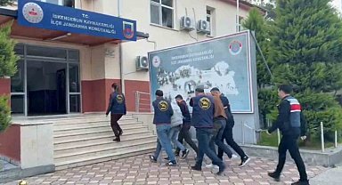 Sahte kimlikle kendini savcı ve polis olarak tanıtan dolandırıcıları aç gözlülükleri ele verdi