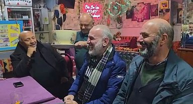 Şakacı kahveye gelen çıkamıyor