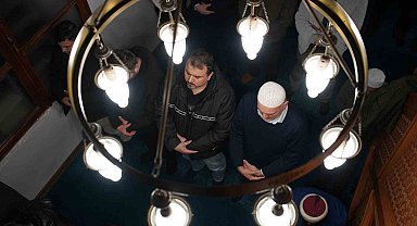 Sakarya'da Berat Kandili'nde vatandaşlar camileri doldurdu