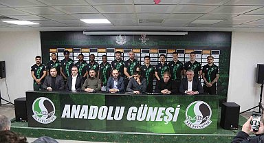 Sakaryaspor'da transferin son gününde 13 imza birden atıldı