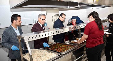 Salihli Kaymakamı Güldoğan, öğrencilerle iftar yaptı