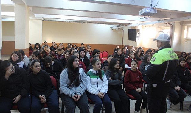 Salihli'de lise öğrencilerine hayat kurtaran trafik eğitimi