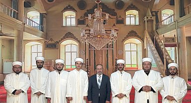 Salihli'ye atanan din görevlileri cübbe giydi