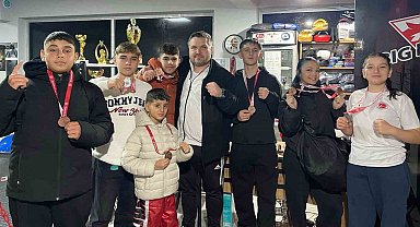 Salihlili kick boksçulardan Manisa'da madalya yağmuru