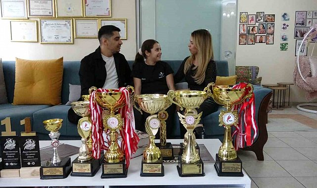 Salsa'nın minik yıldızı: 10 yaşa kupa ve madalyalar doldurdu