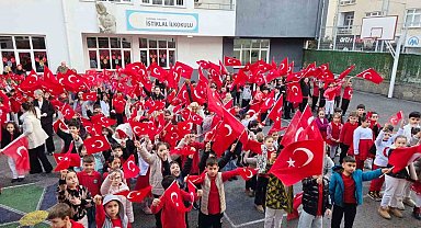 Samsun'da 253 bin öğrenci "Bayrak Sevgisi" temasıyla ders başı yaptı