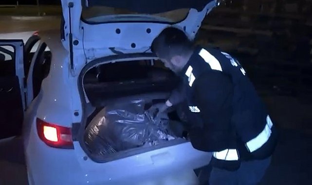 Samsun'da otomobilin bagajında 24 bin hap ele geçirildi
