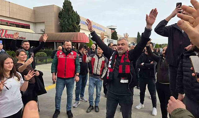 Samsunspor taraftarlarından Thomas Reis'e duygusal veda