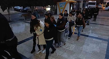 Şanlıurfa'da fuhuş operasyonunda gözaltına alınan 31 şüpheli adliyeye sevk edildi