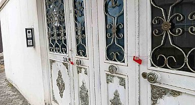 Şanlıurfa'da istinat duvarı yıkılan binanın yanındaki apartman da boşaltıldı