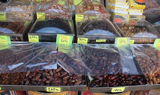 Şanlıurfa'da tarihi çarşıda Ramazan yoğunluğu